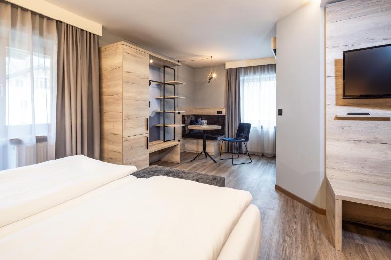 Double Room image 3