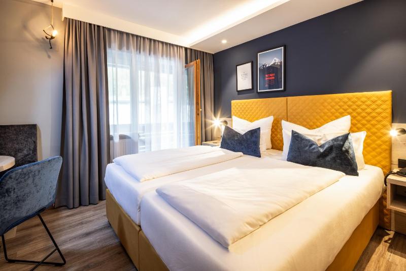 Small Double Room image 1