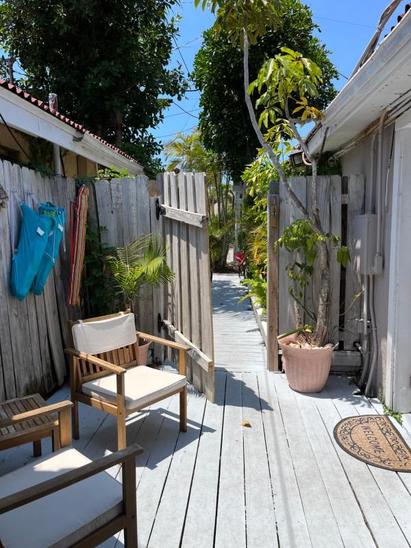 Hibiscus Cottage Studio  image 2
