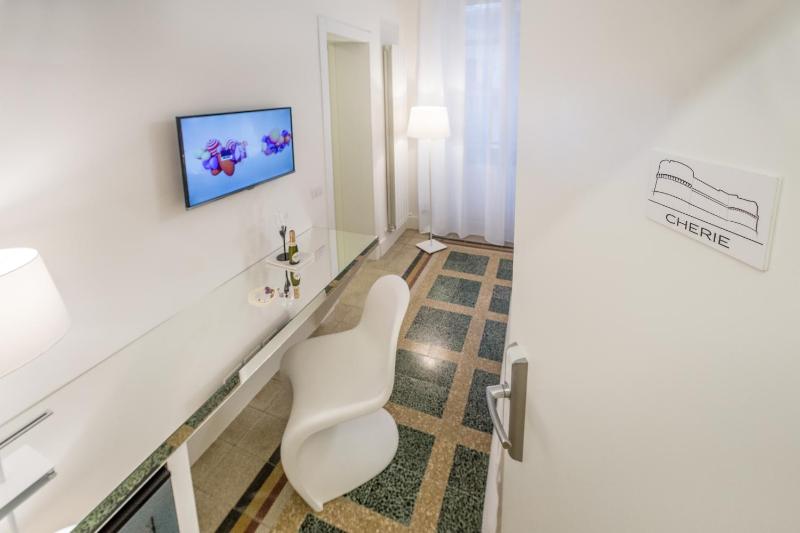 Superior Deluxe Double or Twin Room  image 3