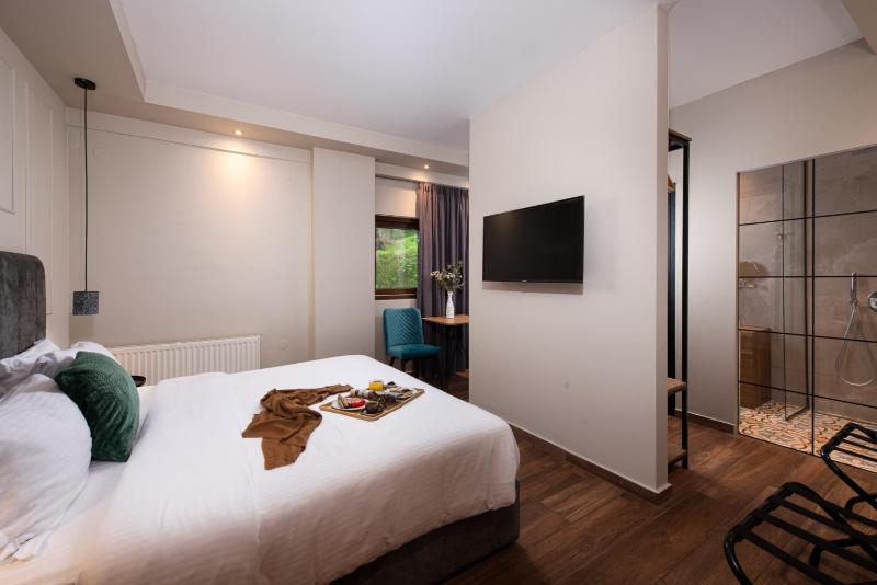 Economy Double Room image 3