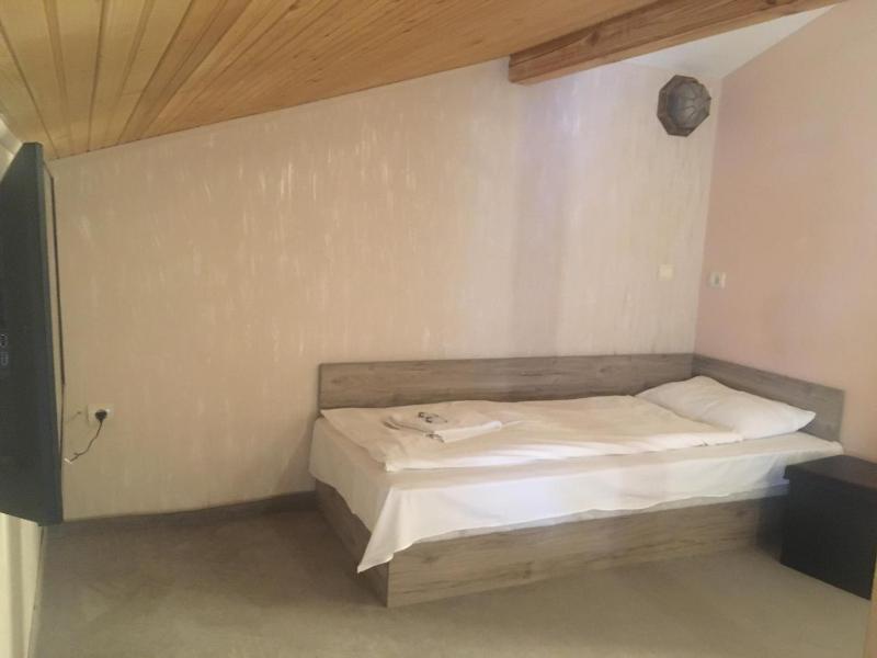 Apartment with Mountain View image 2