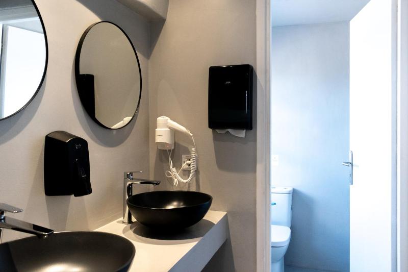 Central Hostel Oia - image 31