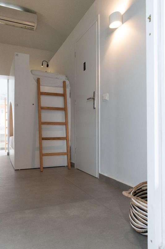 Central Hostel Oia - image 17
