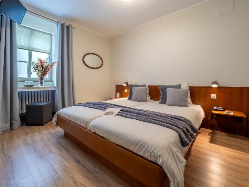 Double Room image 4