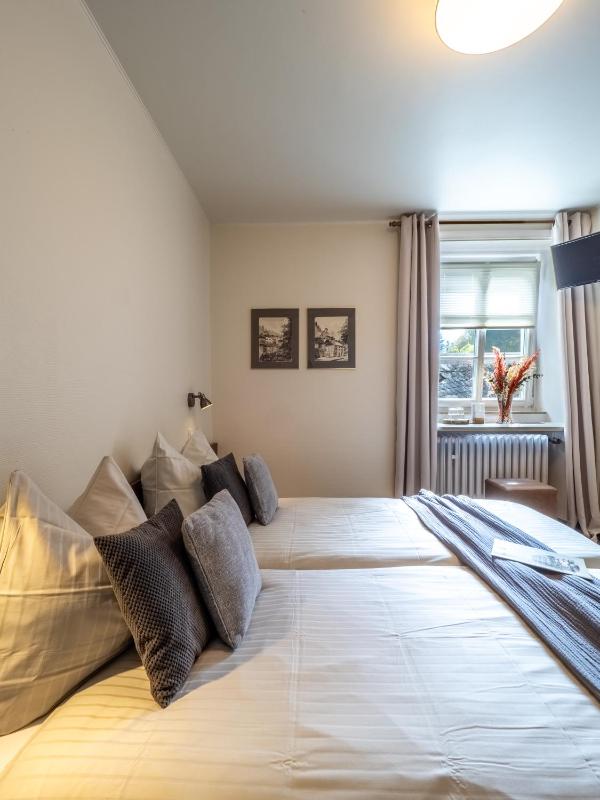 Double Room image 3