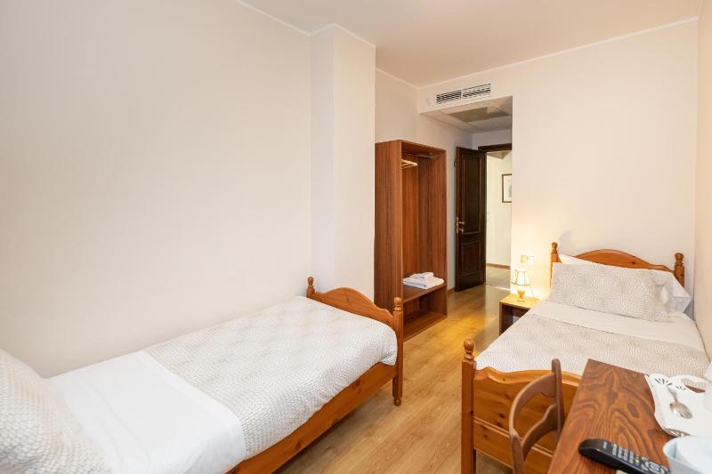 Single Room image 4