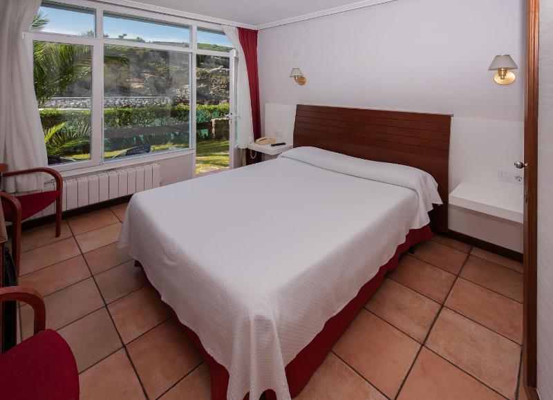 Double or Twin Room with Sea View image 2