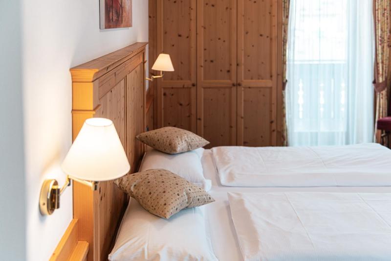 Double or Twin Room image 3