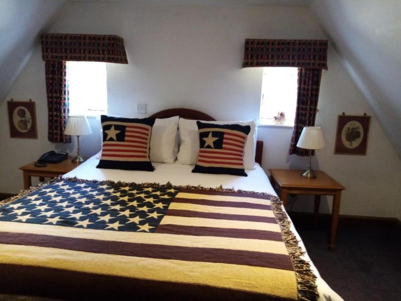 Family Room image 4