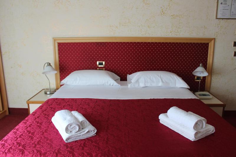 Double Room with Sea View image 4