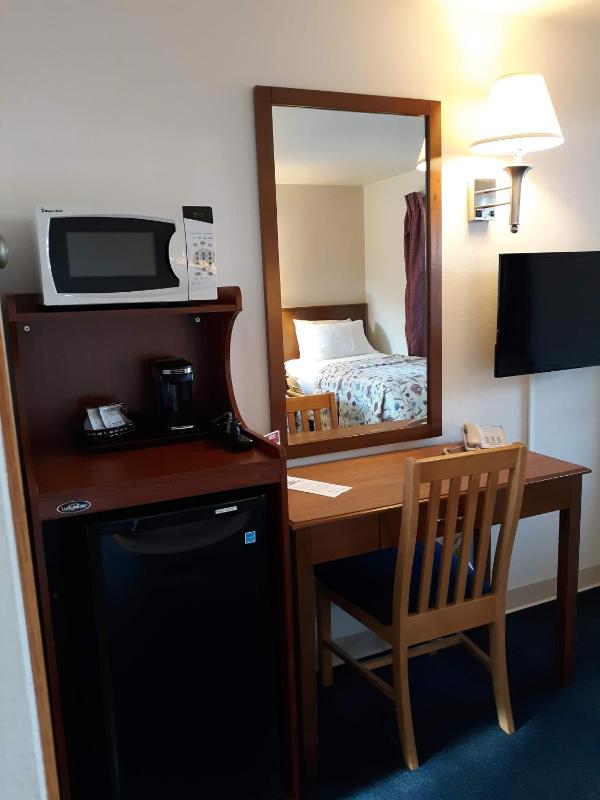 Double or Twin Room image 4