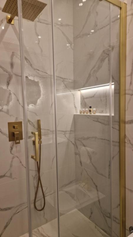 Superior King Room image 2
