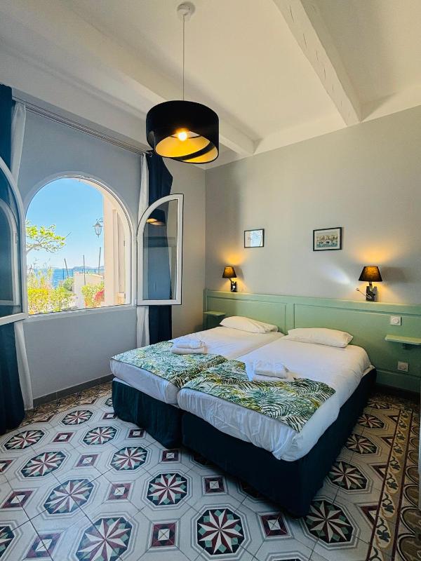 Double Room - Sea View image 1