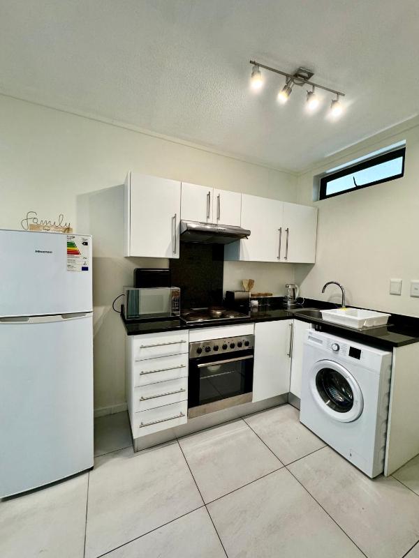 CBD Studio Apartment - image 10