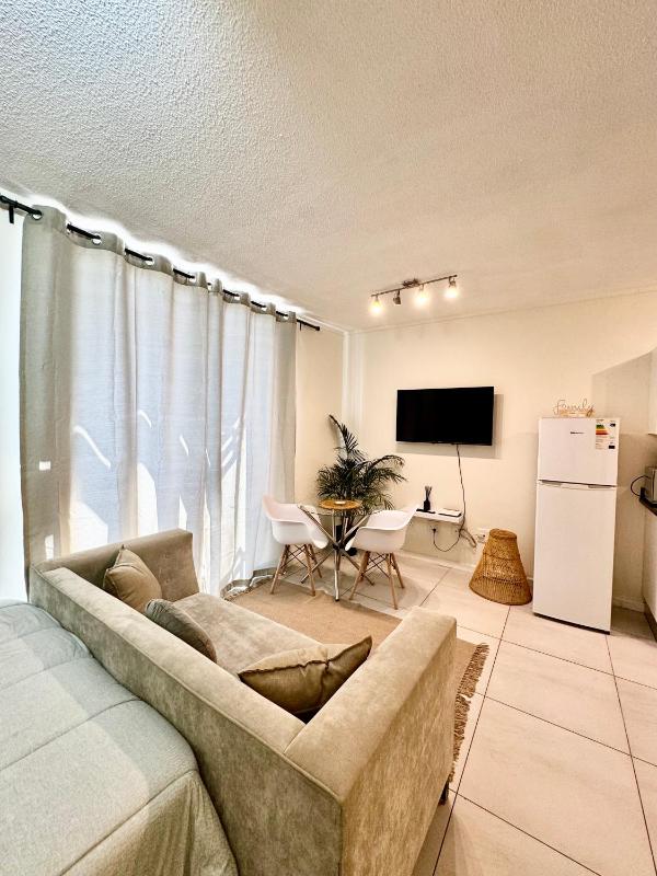 CBD Studio Apartment - image 1