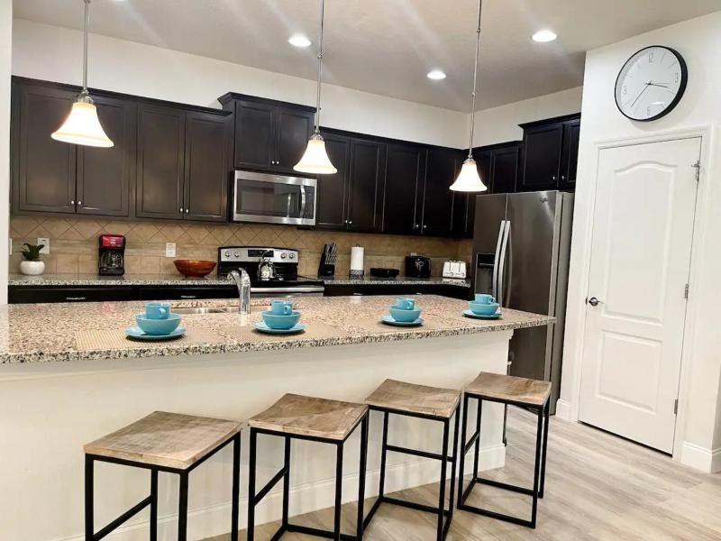Luxury Orlando Retreat Just 6 Miles from Disney - image 16