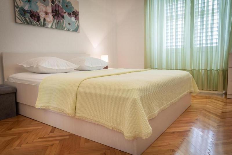 Apartments with WiFi Makarska - 23010 - image 14