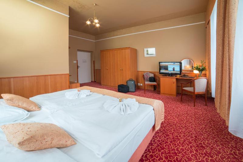 Standard Double or Twin Room image 3