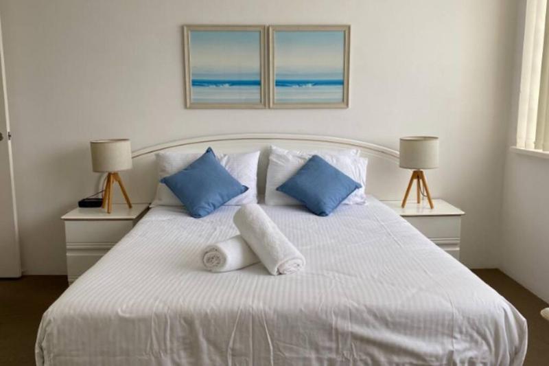 Miami Beachside Oceanfront Apartment - image 9