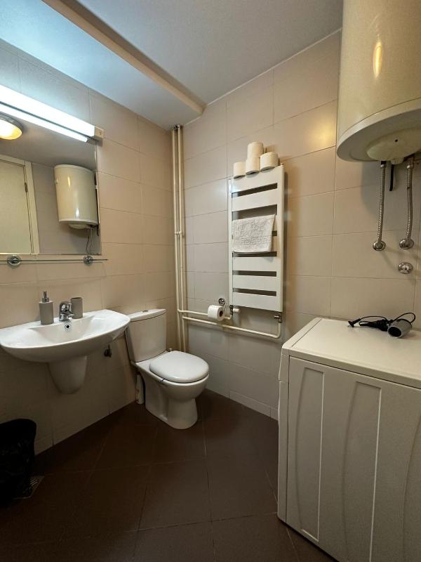 One-Bedroom Apartment image 4