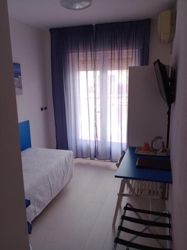 Single Room with Balcony image 4