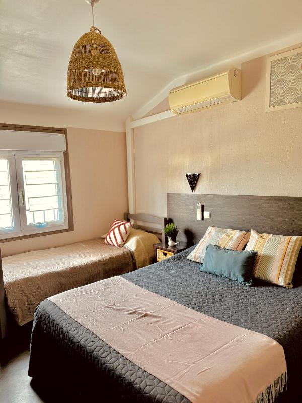 Standard Triple Room image 4