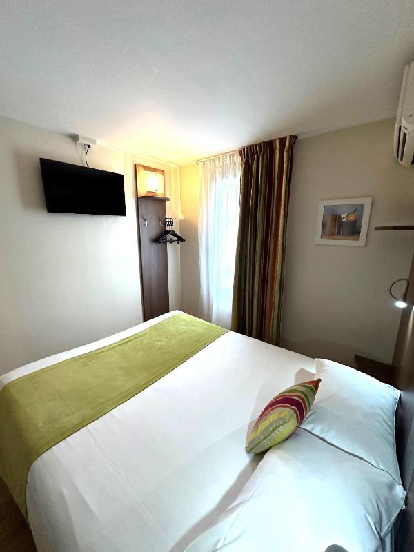 Double Room image 3
