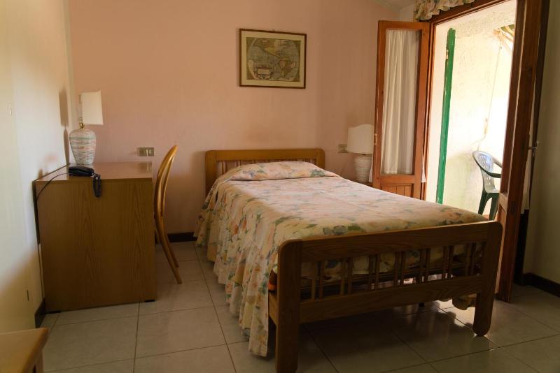Single Room image 3
