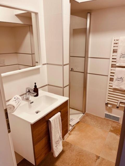 Deluxe Double Room image 3