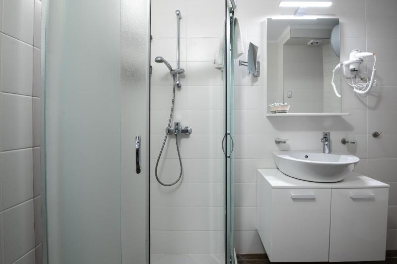Double or Twin Room image 4
