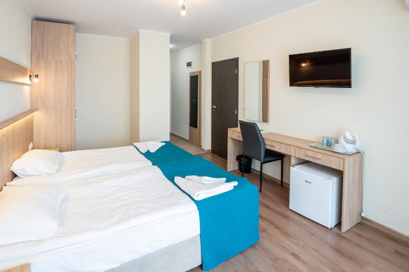 Double or Twin Room image 3