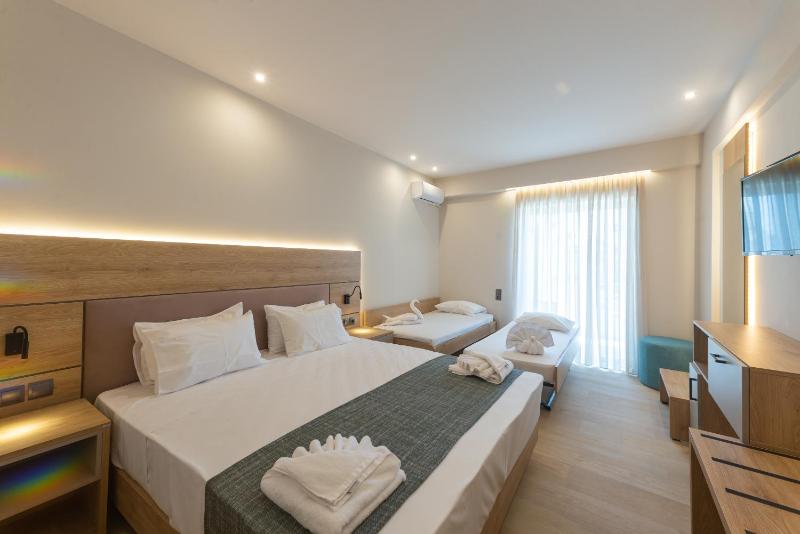 Deluxe Double or Twin Room with Sea View image 1
