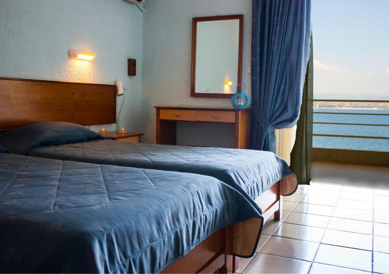 Twin Room image 3
