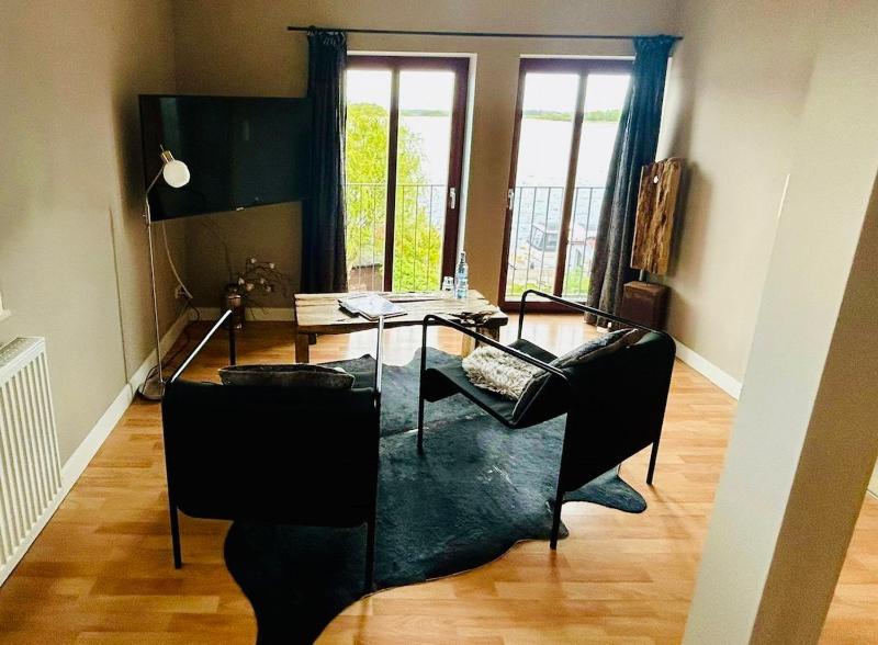 Double Room with Lake View image 4