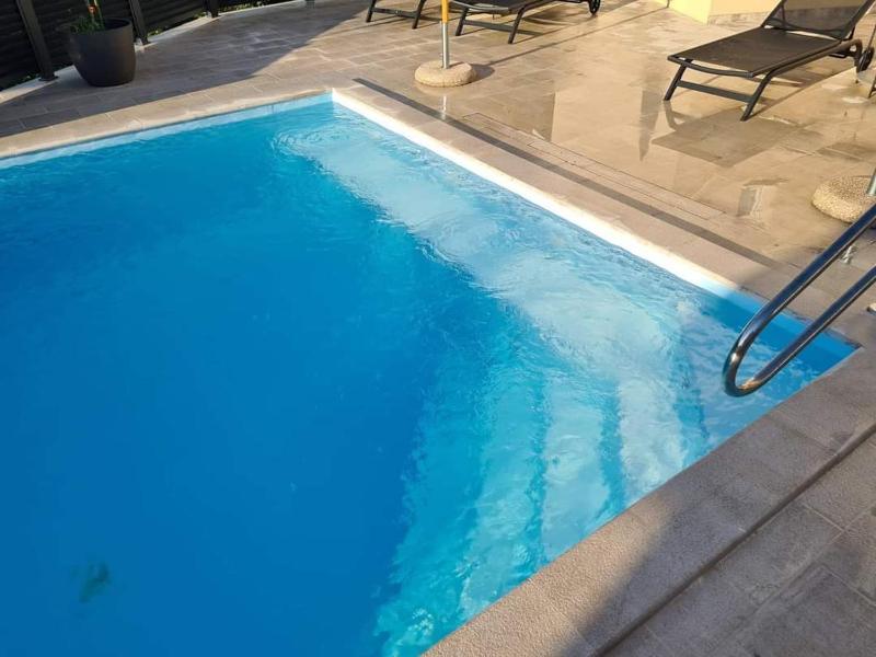 One-Bedroom Apartment image 3