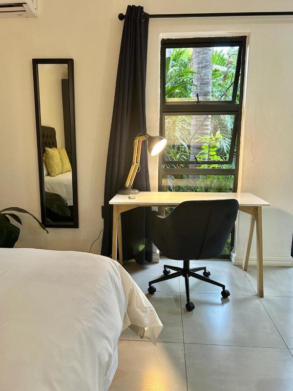 Apartment close to Menlyn Maine - image 4