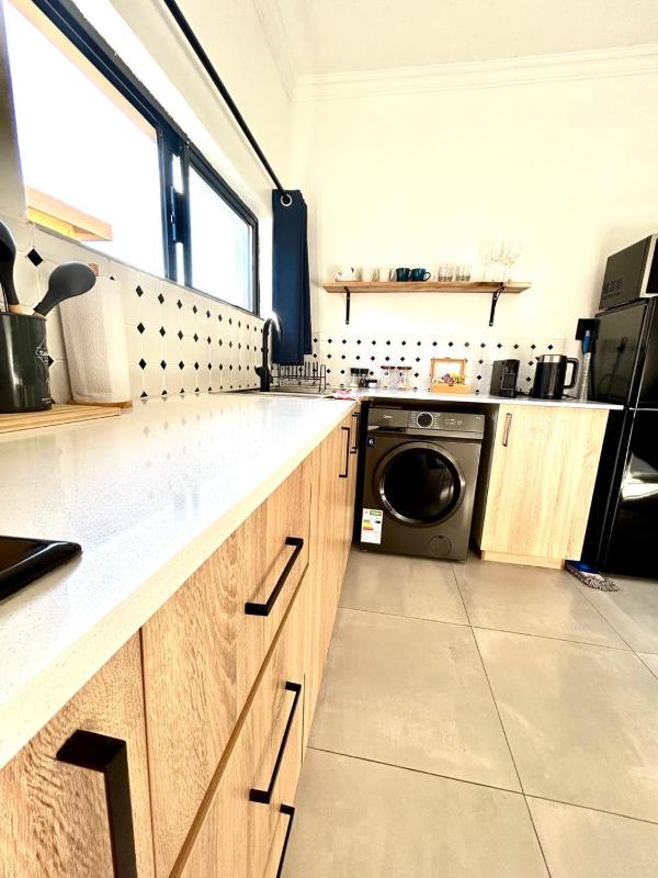Apartment close to Menlyn Maine - image 12