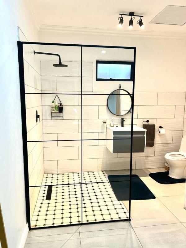 Apartment close to Menlyn Maine - image 7