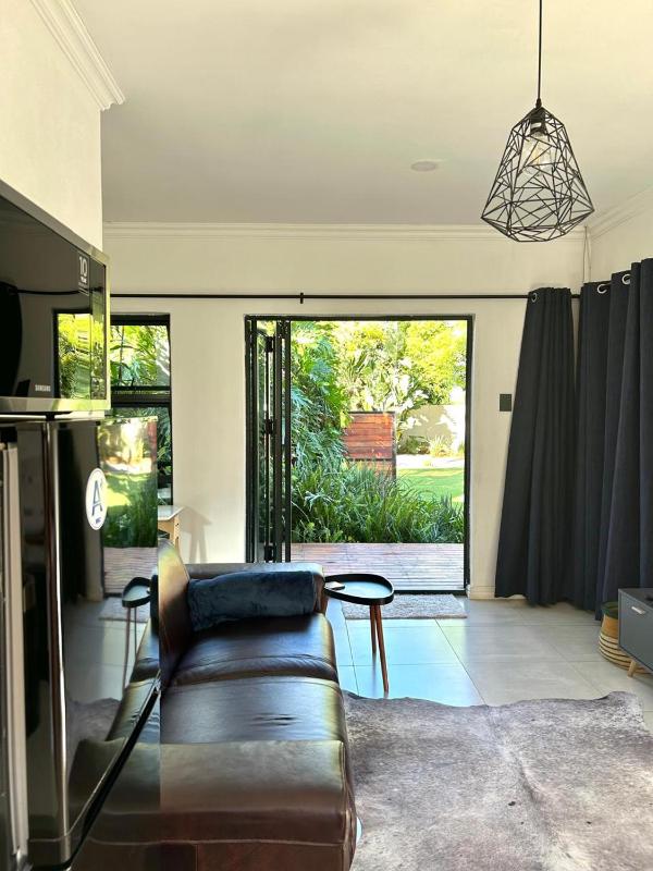 Apartment close to Menlyn Maine - image 14