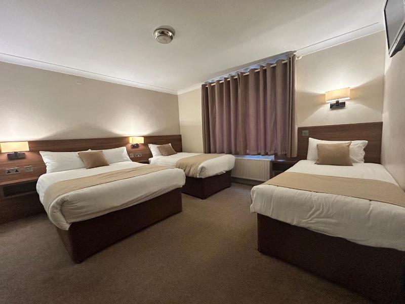 Quadruple Room with Sea View image 1