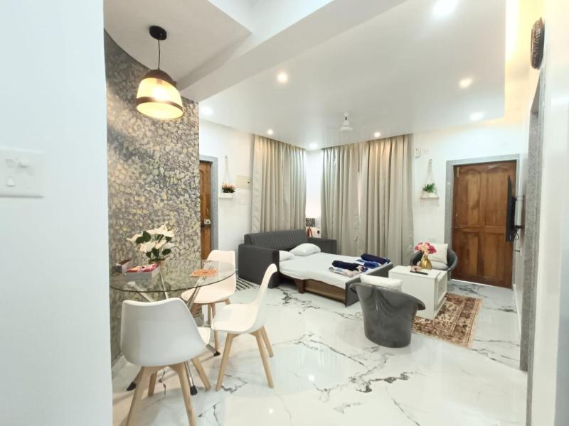 STAY & EXPLORE - Luxury Pool view 1 BHK with bathtub near Calangute Baga Beach - image 12