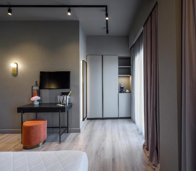 Superior Double Room with Balcony and Square-Liston View image 4