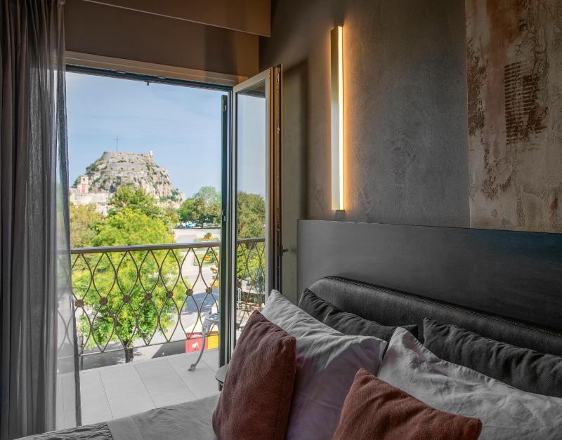 Superior Double Room with Balcony and Square-Liston View image 1