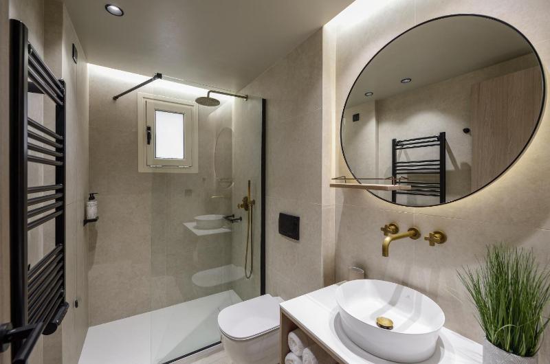 Superior Twin Room with Balcony and Square-Liston View image 2
