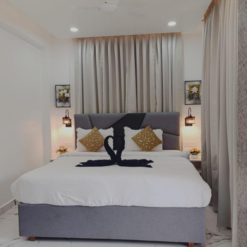 STAY & EXPLORE - Luxury Pool view 1 BHK with bathtub near Calangute Baga Beach - image 1