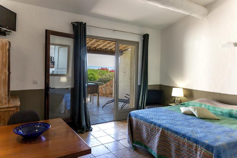 Studio with Sea View image 4