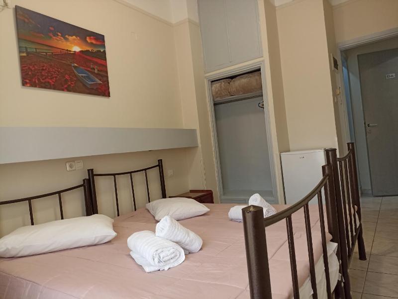 Twin Room with Private External Bathroom image 4