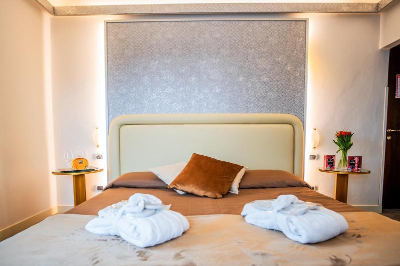 Superior Double Room image 4