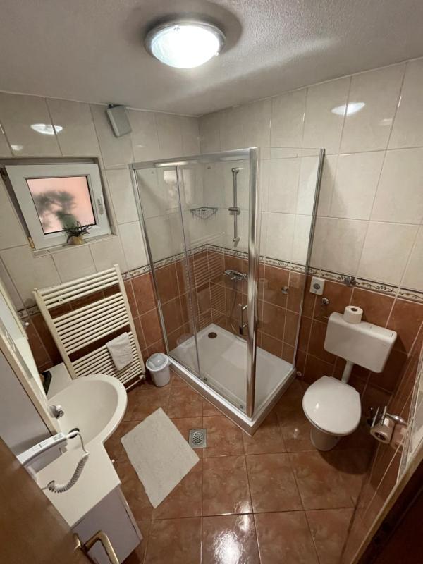 One-Bedroom Apartment image 3